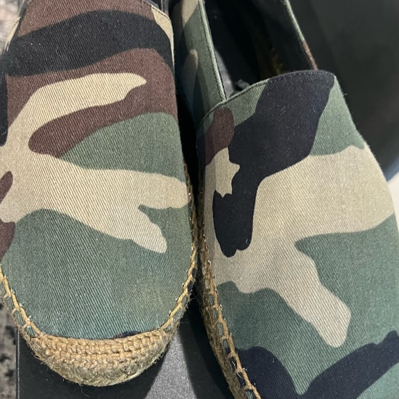 Only wore it once. Ready to rotate - Picture 8 of 13